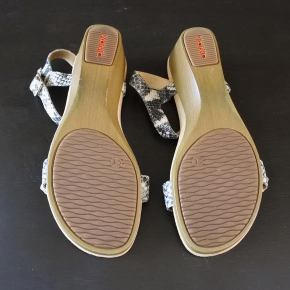 Vionic Nellie Snakeskin Beige Leather Wedge Sandals Size 10 - Picture 6 of 7